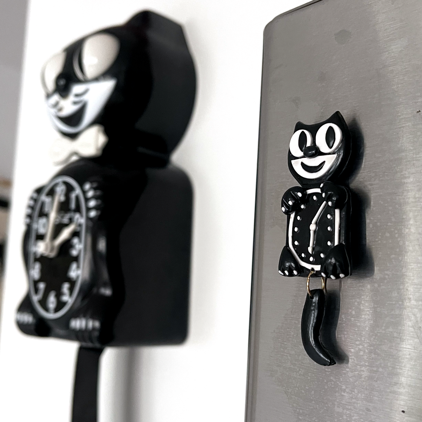 BLACK CAT CLOCK MAGNET