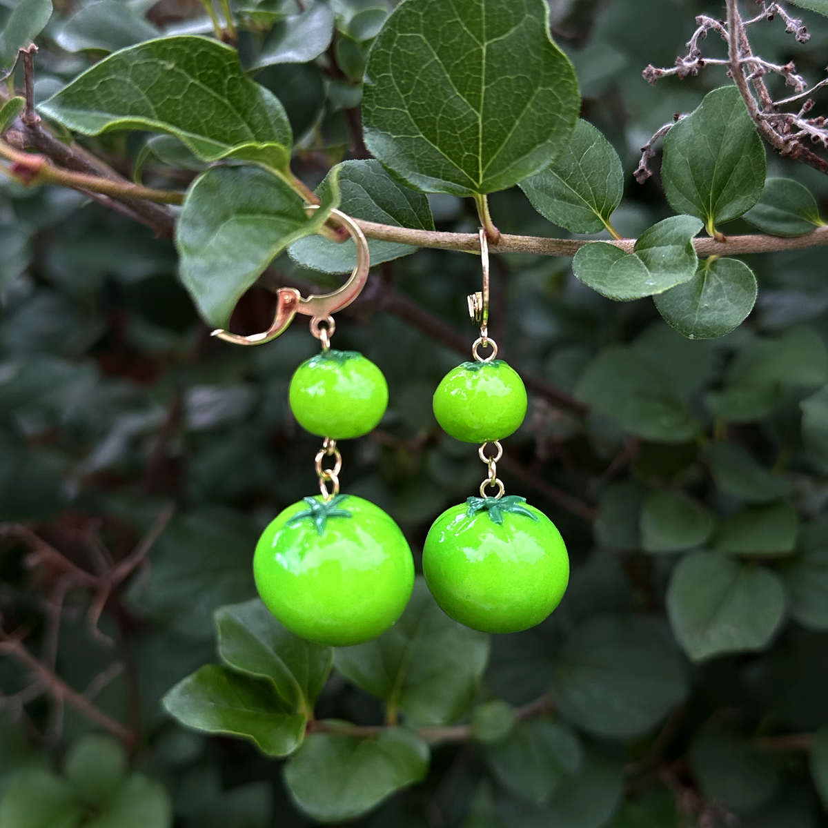 MAMA+BABY TOMATO CHARM ***SINGLE*** EARRING (MULTI COLOURS)