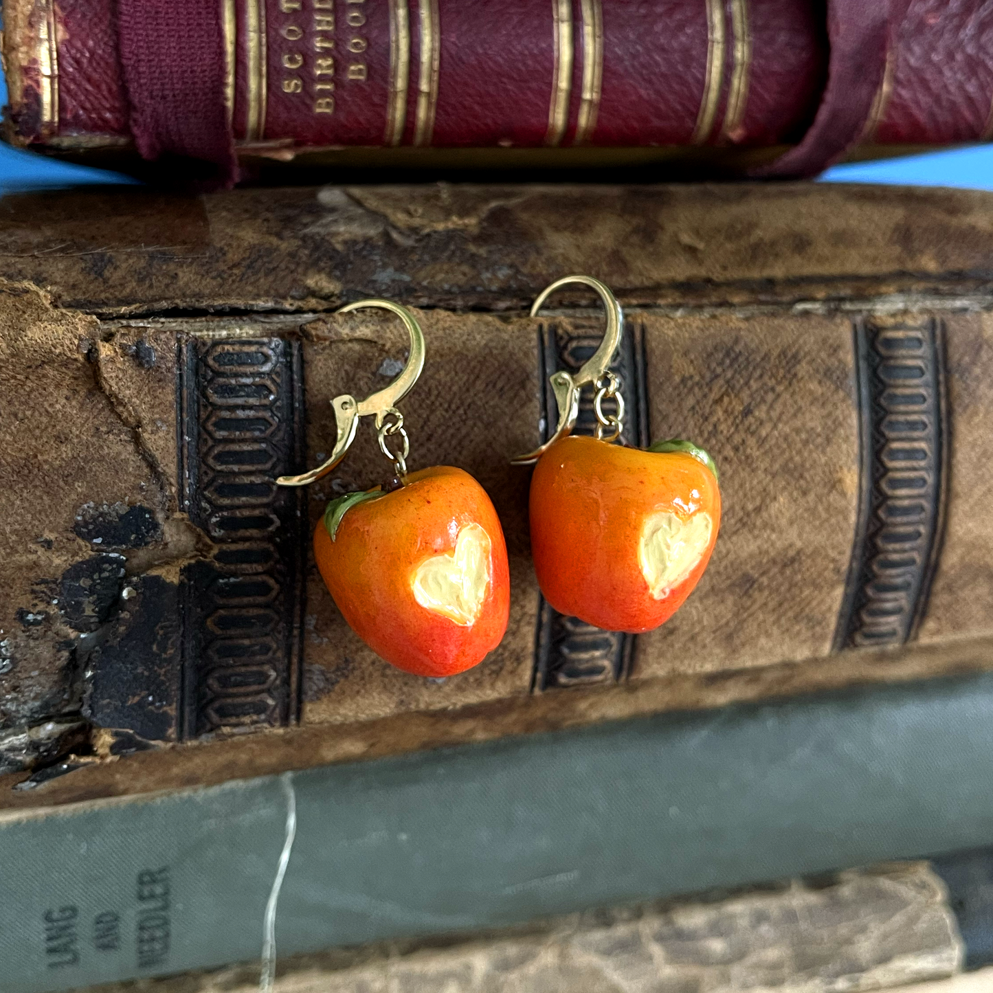 APPLE CHARM ***SINGLE*** EARRING