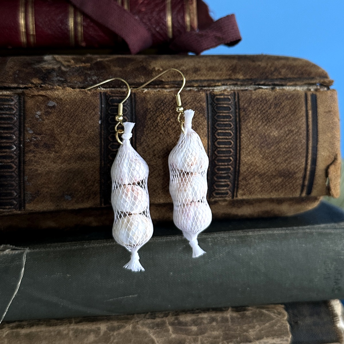 GARLIC PRODUCE BAG EARRINGS